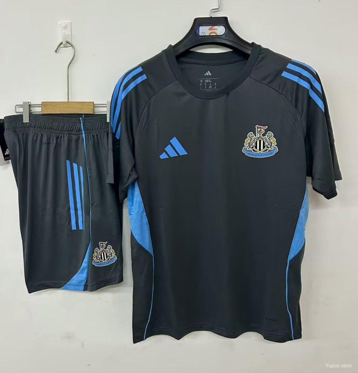 25/26 Newcastle United Pre-Match Training Jersey Grey+ Shorts22025-09-26